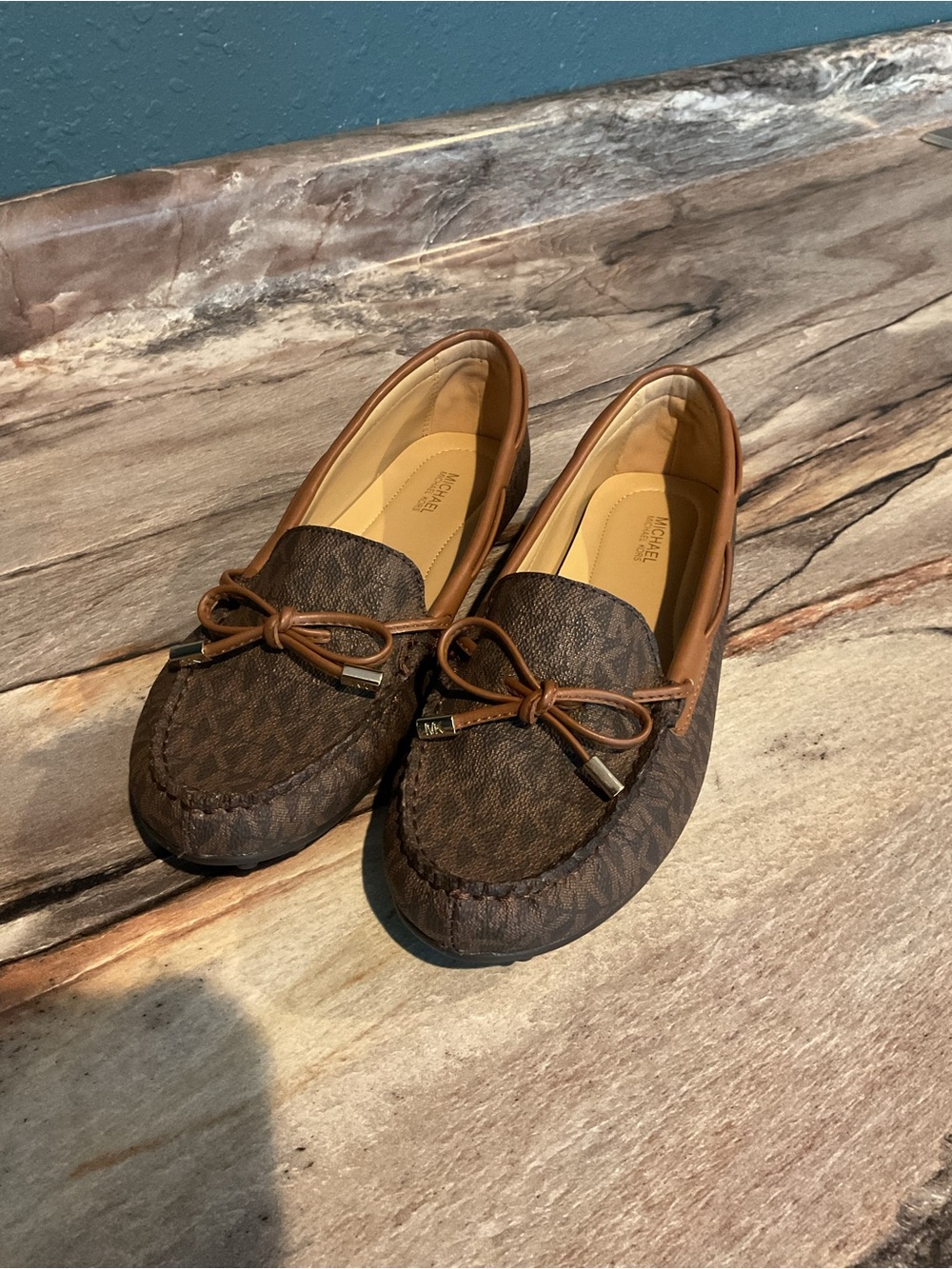 Michael Kors Logo Moccasin Loafers with Bow Accent Size 8.5 M